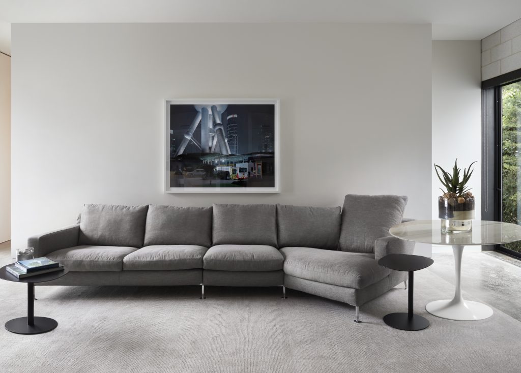 In the seating area across from the kitchen, B&B Italia
Harry sectional, BluDot Swole end tables, and white marble Knoll table by Eero Saarinen. Mike Osborne’s "Enter the Dragon," 2006, from Holly Johnson Gallery.