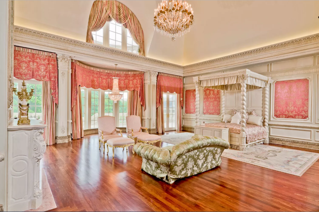 It's easy to lose track of how many rooms you have when you own a French palace mansion.