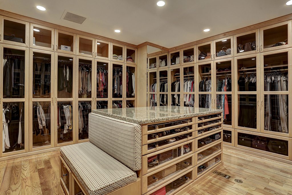 The enclosed hanging spaces and shelving prevent the dust accumulation thereby eliminating the need for staff that dusts your shoes and handbags.