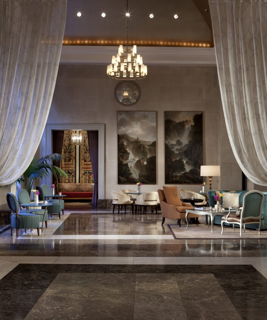 Hotel Crecsent Court's lobby