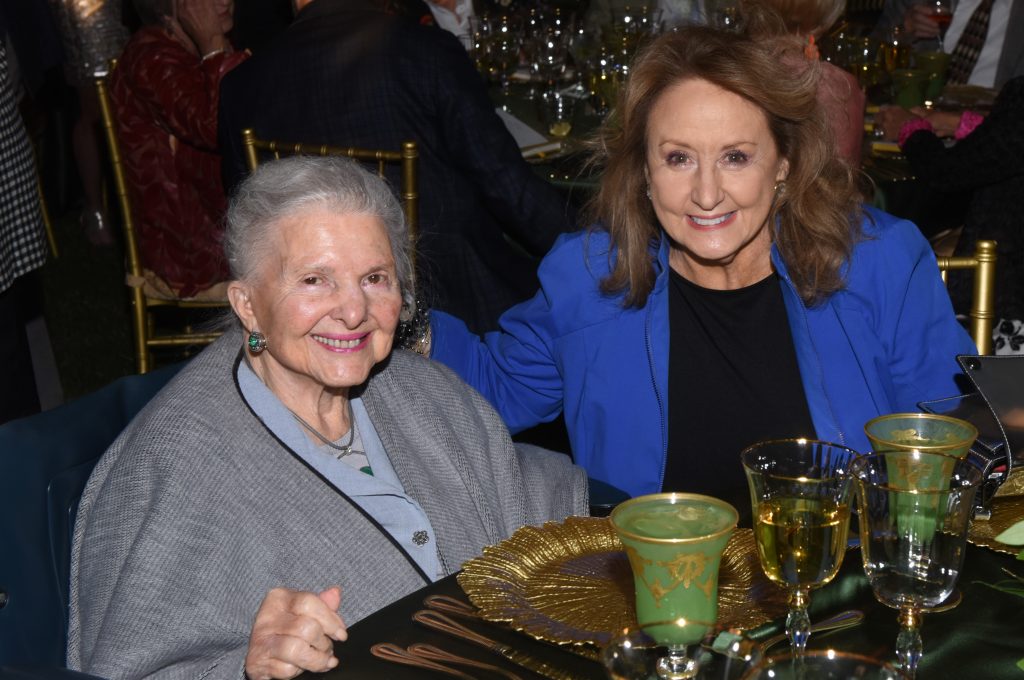 Caroline Rose Hunt, Dedie Leahy