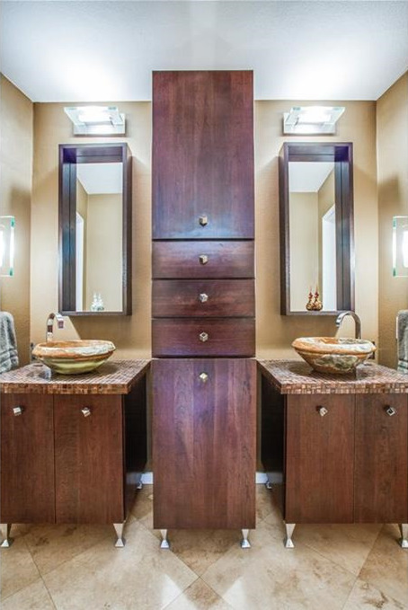 The two smaller bedrooms share a Jack and Jill-style bath. 