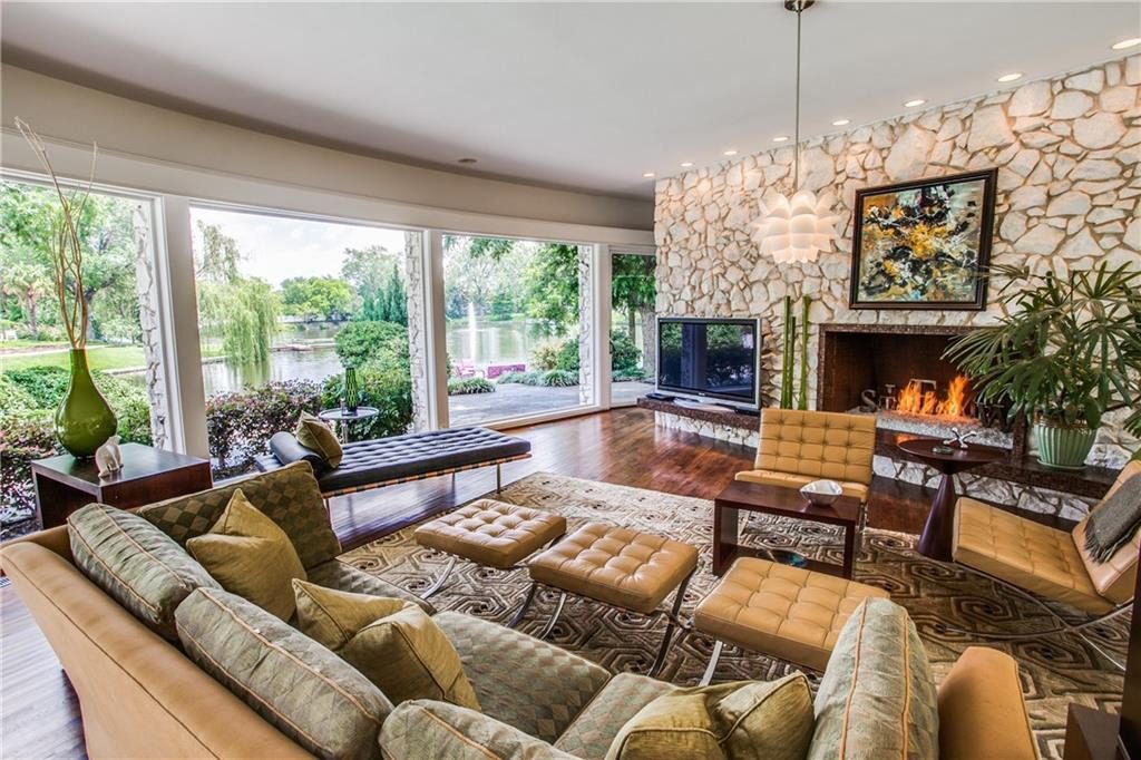 The rear of the home features expansive views of the lake. 