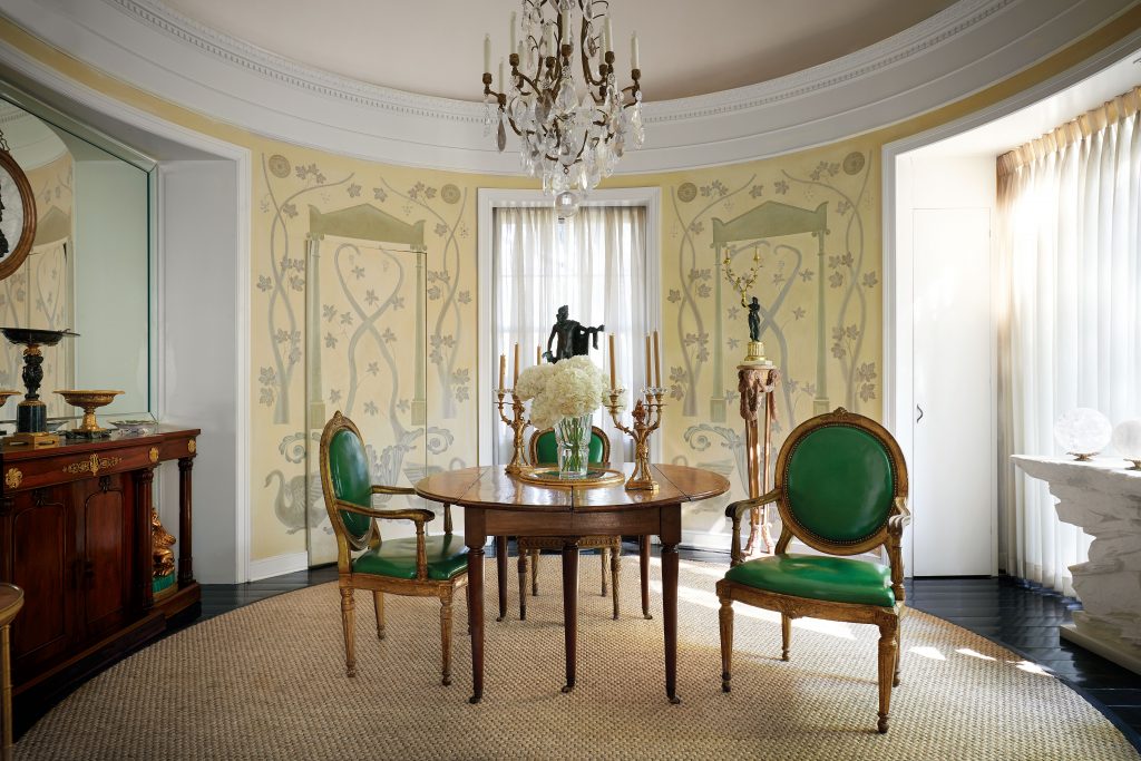 Joseph Minton's classical dining room in Dallas