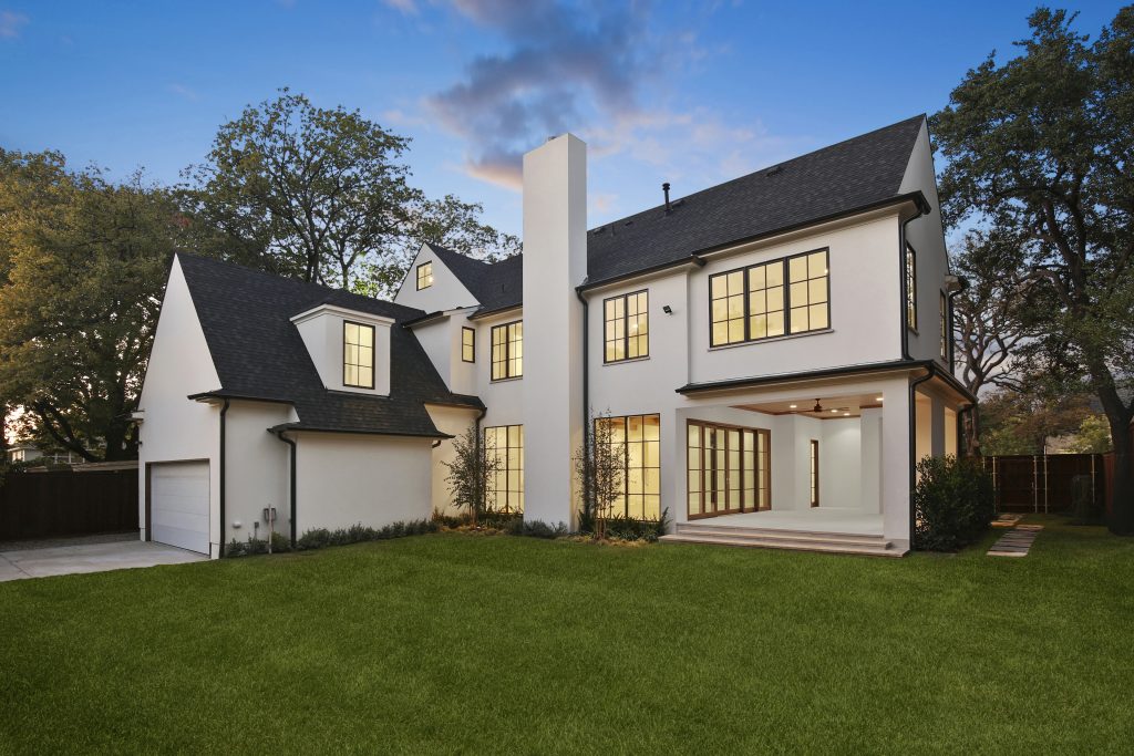 3715 Villanova is close to some of the hottest shopping and restaurants in Dallas.