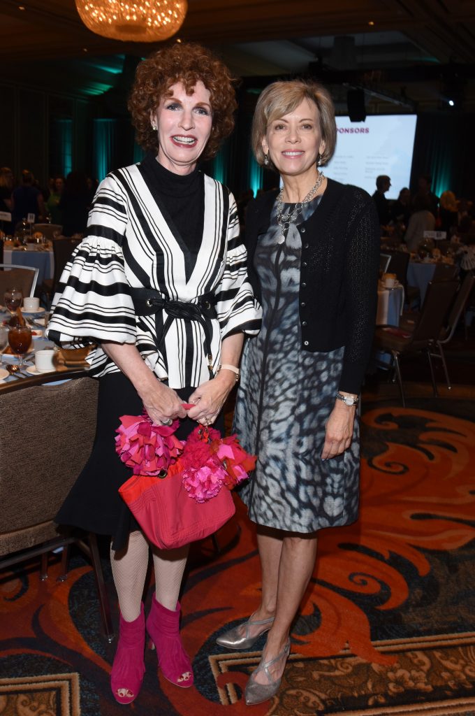 Sarah Losinger, Lisa Simmons