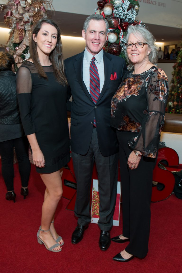 Houston's Best Christmas Trees and Holiday Wreaths Give This Theatre a