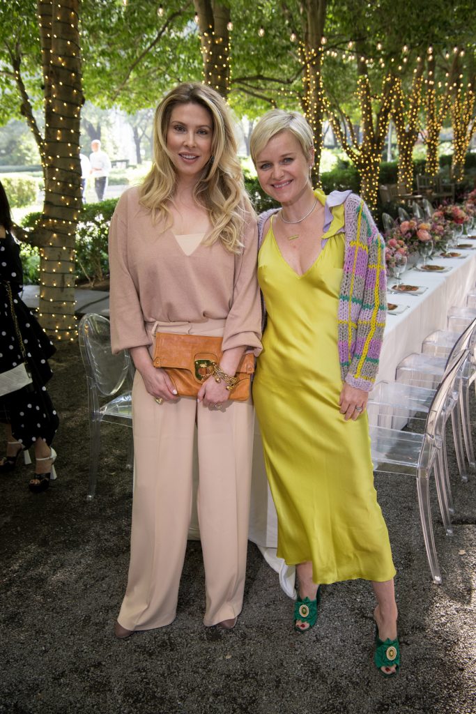 Dina Arnott, Barbara Sturm