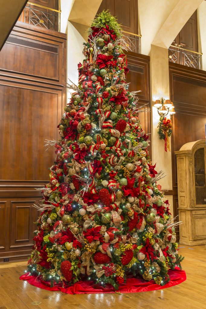 The Houstonian Great Room Lobby is awash in holiday spirit.
