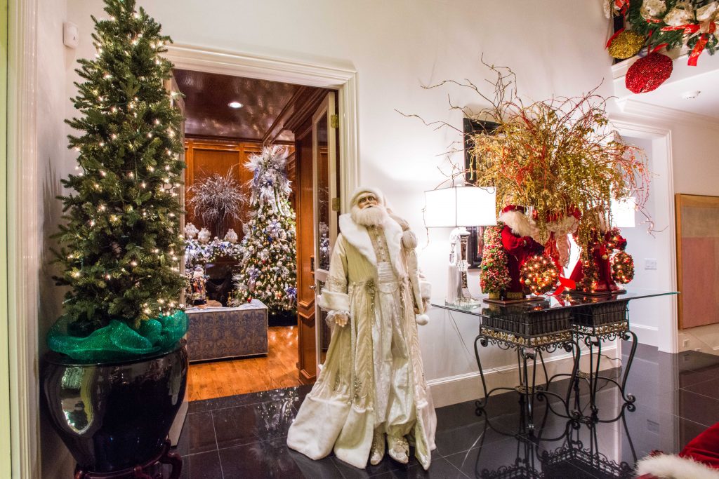 Allshouse home Christmas decorations