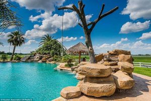 HGTV's 'Best. Pool. Ever.' features Las Vegas backyard oasis — VIDEO, Real  Estate Millions