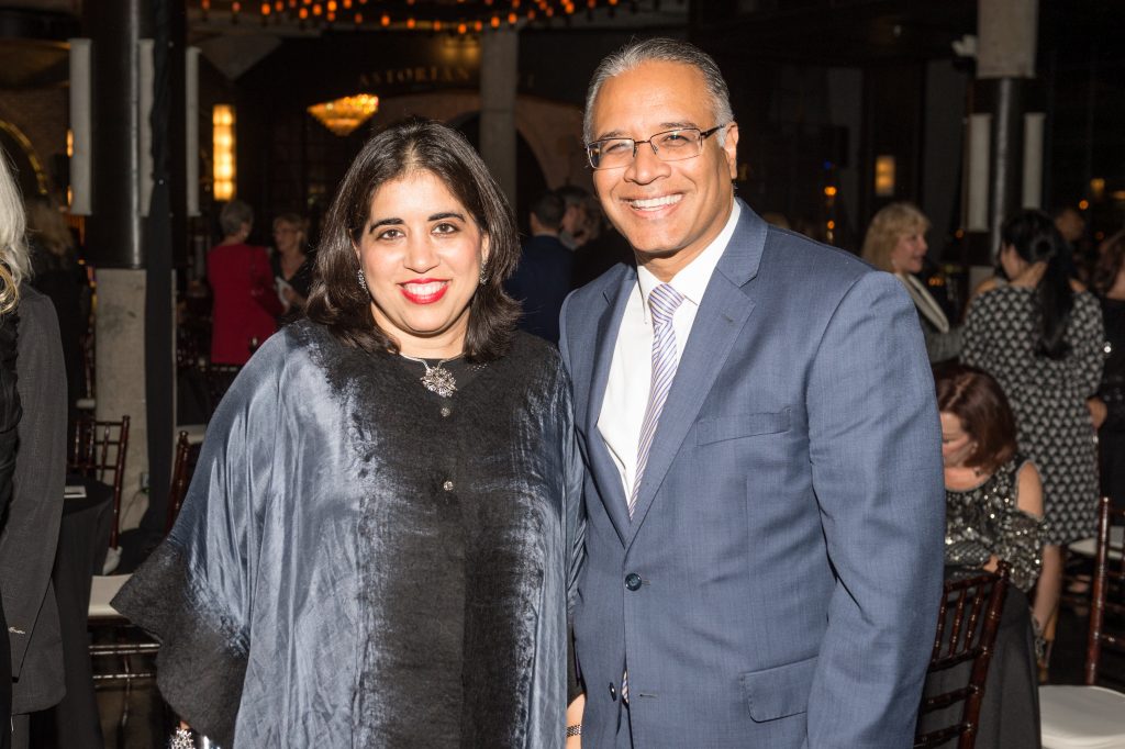 Pet Set Gifting party