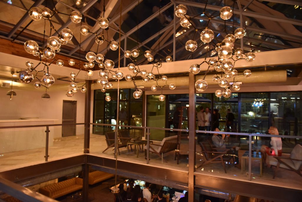 The Jarahs added some modern elements to the house's classic
steel beams and posts. 