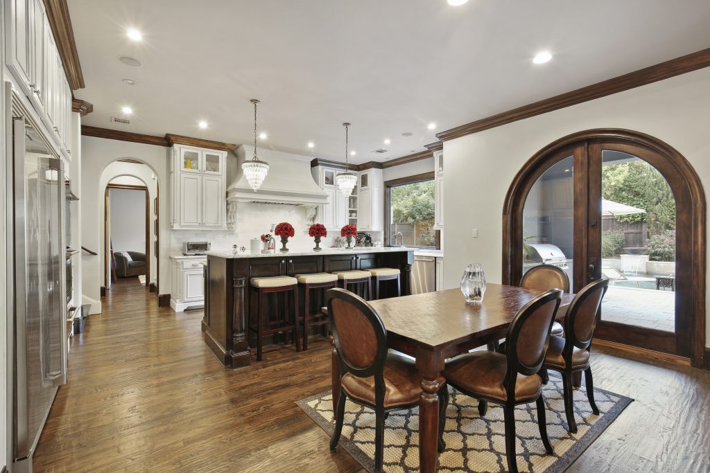 5122 Horseshoe Trail is a retreat that's built for entertaining.