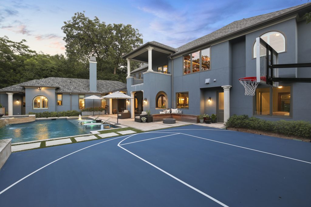 Have a budding Steph Curry in your family? 5122 Horseshoe Trail comes with its own basketball court.