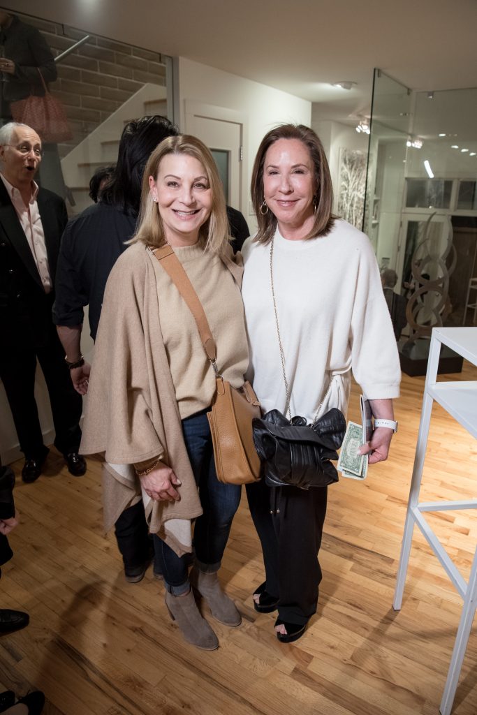 Leslie Dryzer, Sara Wood-Levy