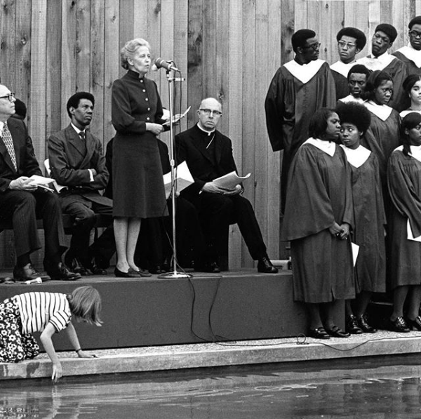 Via @wfmiddletonauthor: Also participating in the April 1971 dedication ceremony for Barnett Newman’s "Broken Obelisk": Coretta Scott King, whose husband had been assassinated less than three years before; Annalee Newman, the artist’s widow; and the concert choir of Texas Southern University, the historically black college in Houston. "We have here both a chapel and a monument," Dominique de Menil said of the pairing of the Rothko Chapel and "Broken Obelisk." "A place for worship and a memorial to a great leader. The association of these two remarkable sites should tell us over and over again that spiritual life and active life should remain united." (Courtesy of Rothko Chapel Archives)