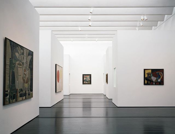 Via @wfmiddletonauthor: "Museums are places we should fall head over heels in love," Dominique de Menil was fond of quoting one of her mentors, the Dominican priest Father Couturier. Before selecting Renzo Piano to design the building, Dominique drew up plans for an architectural competition. "The building should be of an intimate scale rather than monumental," she wrote. ‘"The visitor’s experience should be personal and intriguing. One must be drawn from space to space with a feeling of anticipation and excitement. A balanced interplay between exterior and interior spaces must exist, with natural light used as a source of illumination." Here, the 20th-century galleries in June 1987, with glossy black floors and soft natural light falling onto paintings by Braque, Miró, Matisse, and Picasso. (Photo Hickey-Robertson, courtesy of Menil Archives, The Menil Collection, Houston)