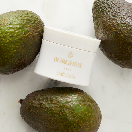 Fango's Acqua di Vita Complex contains a blend of Collagen and Hyaluronic Acid to replenish skin.