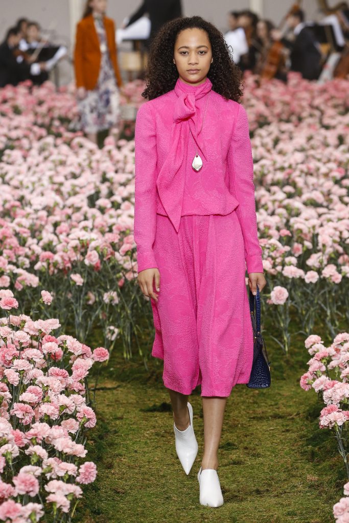 Tory Burch's Sunny Ways Lift the Gloom of New York Fashion Week: Flower  Models, Hot Pink and Happy Times Steal the Day