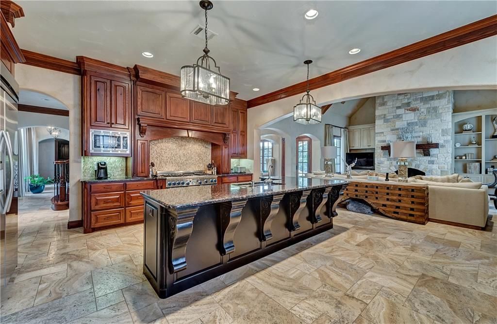 Selena Gomez is selling the luxurious house for half a million less than she paid.