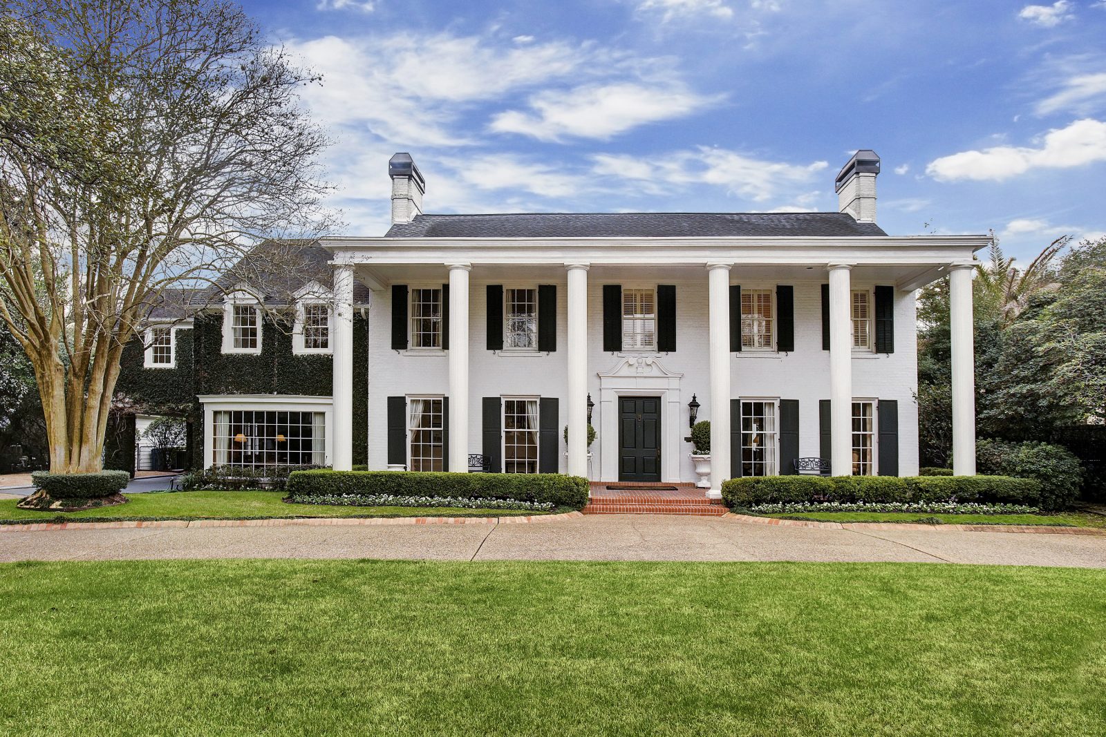 Landmark River Oaks Mansion Deemed One of America's Most Beautiful Homes Hits the Market 4.7