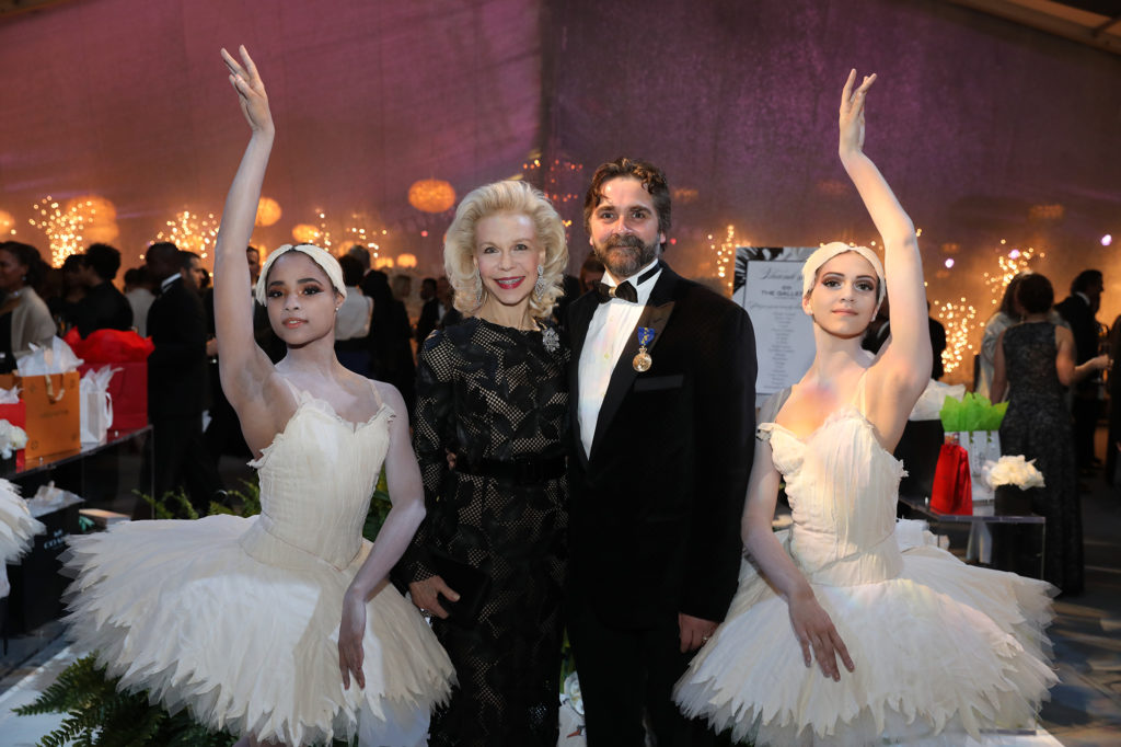 Houston Ballet Academy students dressed from the ballet's 'Swan Lake' production flank Lynn Wyatt and ballet artistic director Stanton Welch at the 2018 Ballet Ball.