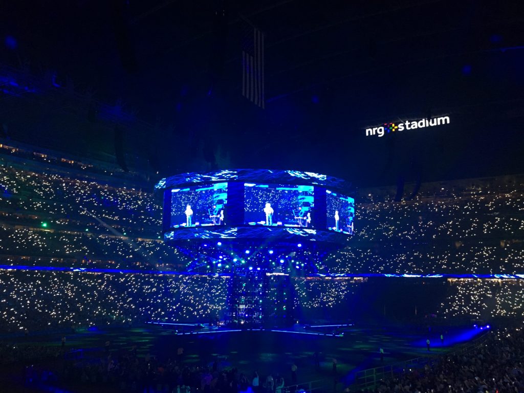 Garth Brooks made Houston Rodeo's opening night into a beyond major event.
