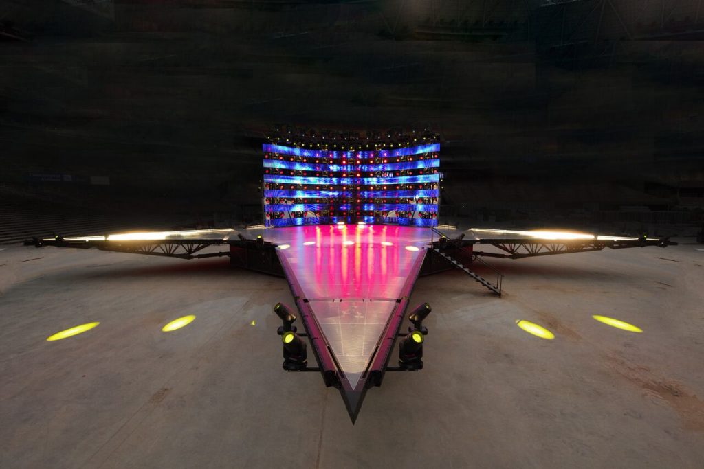 The center of the 126-foot stage now rotates. (Photo by Houston Livestock Show and Rodeo)