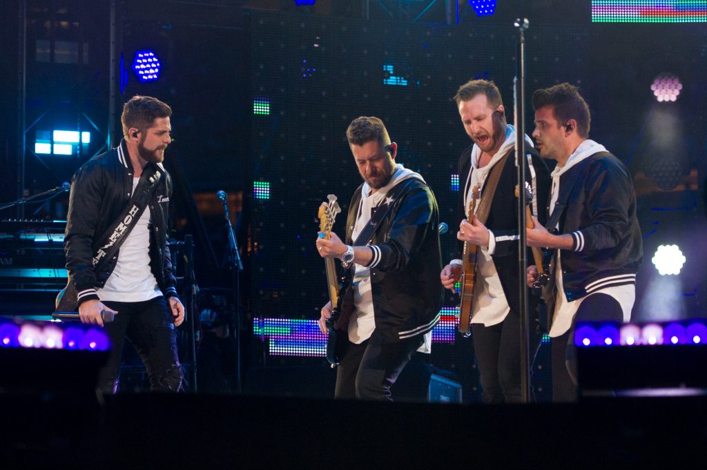 Thomas Rhett made sure his band stayed involved in his Houston Rodeo concert.