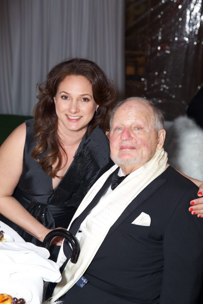 Simone Wicha, Douglas Cramer