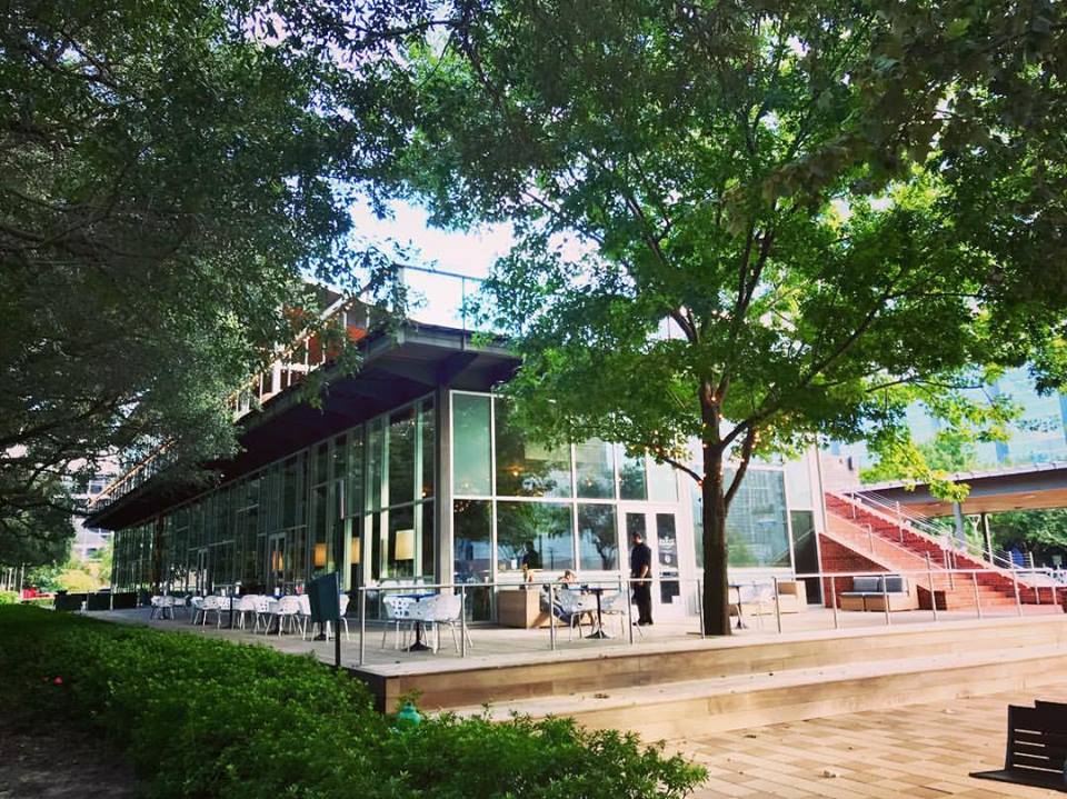 3 Patio teh grove