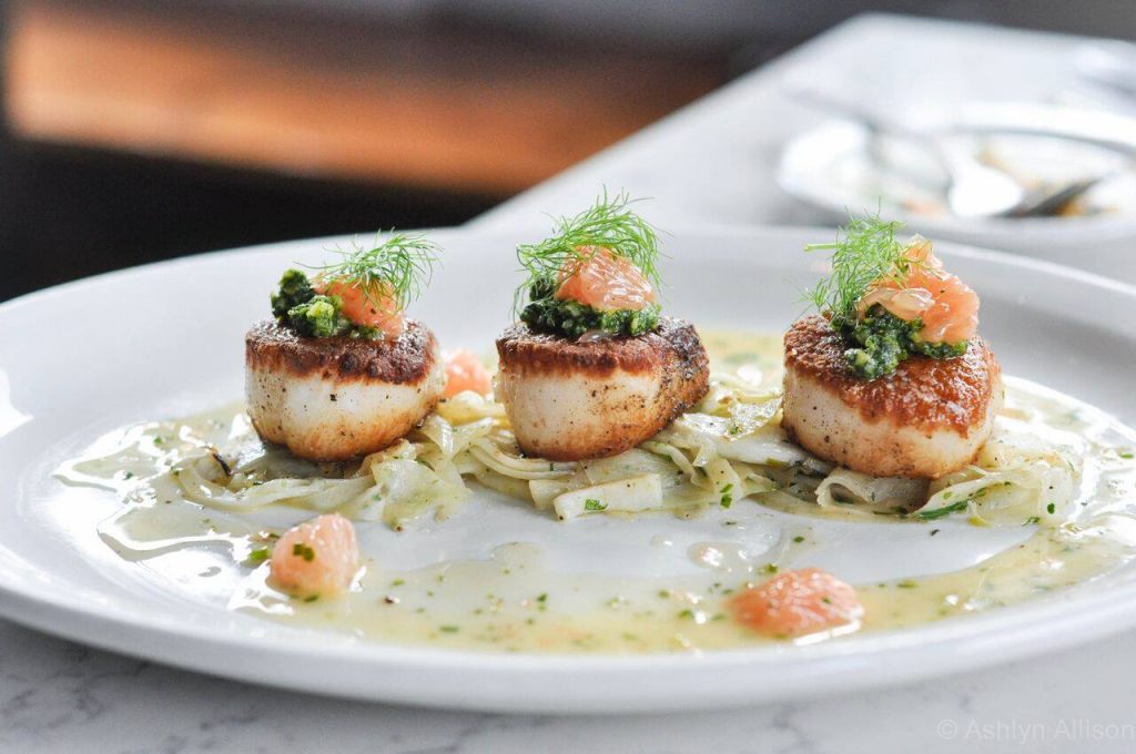 Austin S Best Seafood Restaurants 7 Spots That Do Fish Right Mongers Market Kitchen Serves Up Scallops With The Works Photo By