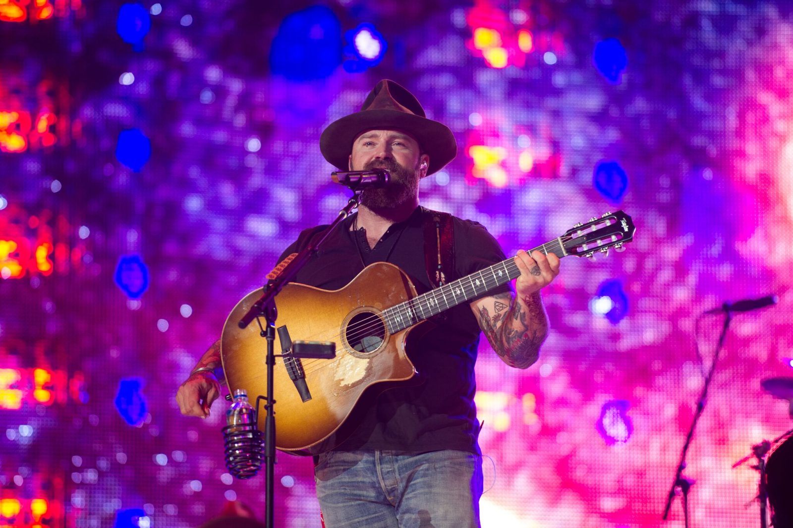 Zac Brown Band Gushes Over All of Houston's "Pretty Girls" in a Rousing