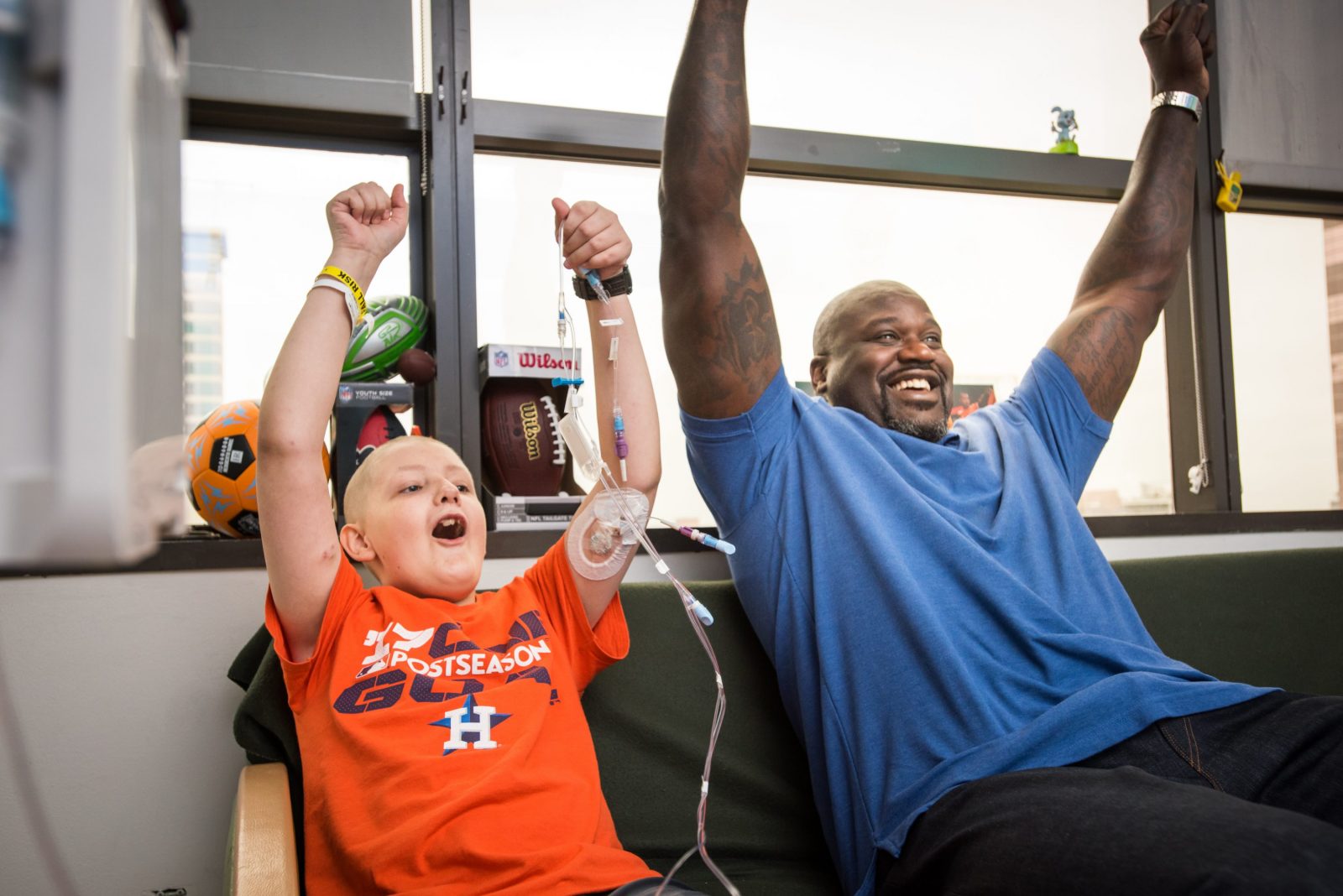 Shaquille O'Neal Brings His Charming Ways to Houston, Hangs Out With