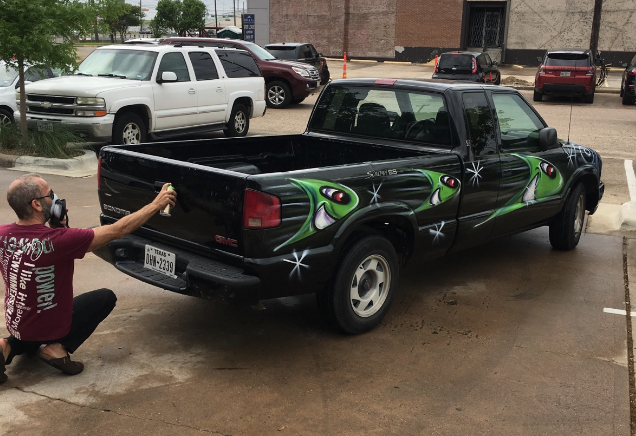 The Pop Surrealist master made his first appearance in Dallas at The Goss-Michael Foundation where he did a signature Karbomz on the 2000 GMC Sonoma owned by Kenny Goss and brother Tim Goss. Scharf is in town as one of the artist headliners at the MTV RE:DEFINE Auction.  