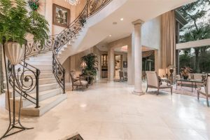 135 Hickory foyer