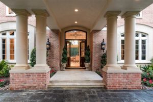 135 Hickory porte cochere