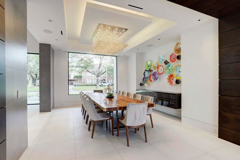 The dining room boasts an elegant chandelier from the Czech Republic. 