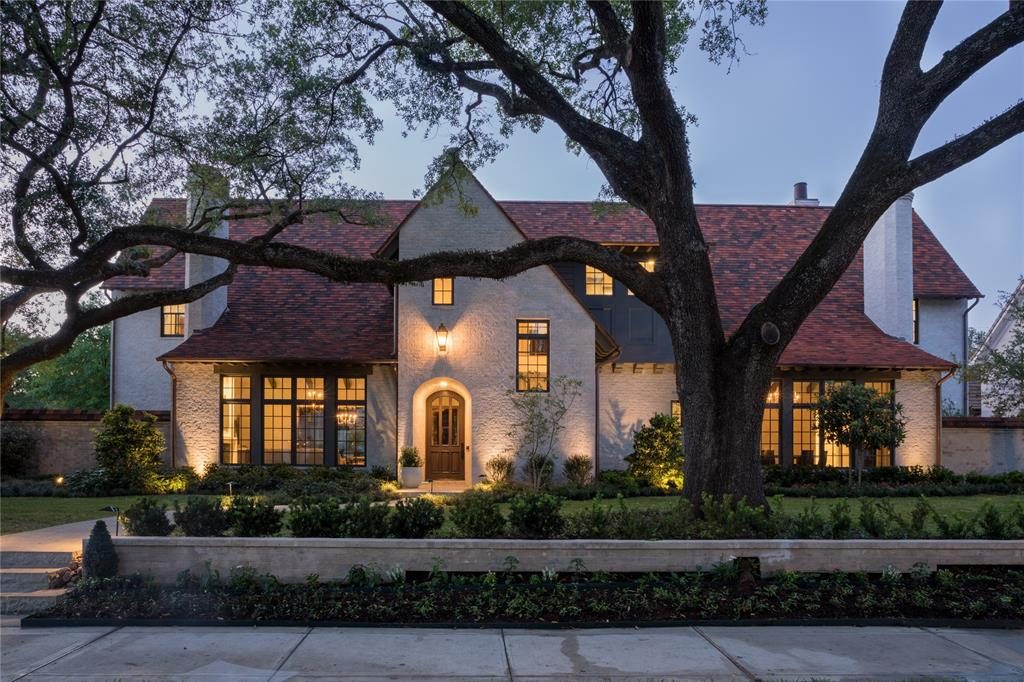 2520 Del Monte has an old-school feel with a fresh face. 