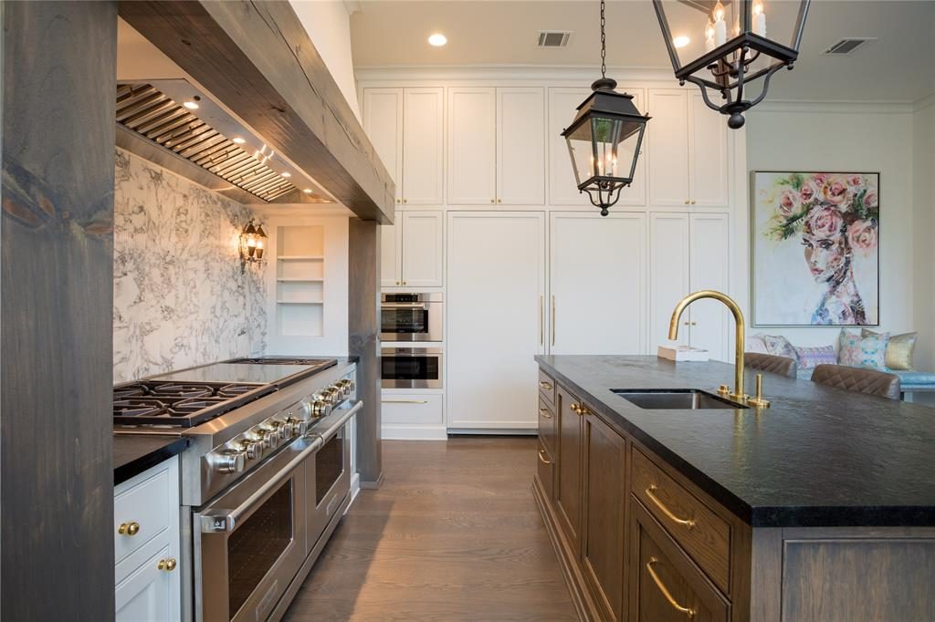 The kitchen is any cook's dream, with three burners and a double griddle. 