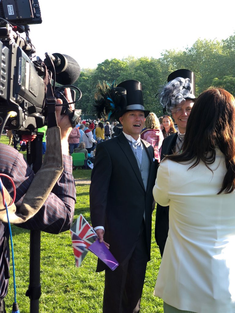 Excited onlookers outside of Windsor Castle.