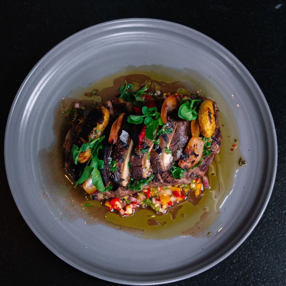 Curry and Mina want to introduce Houston to all new types of barbecues — but they're not going to compete with pit-masters. 