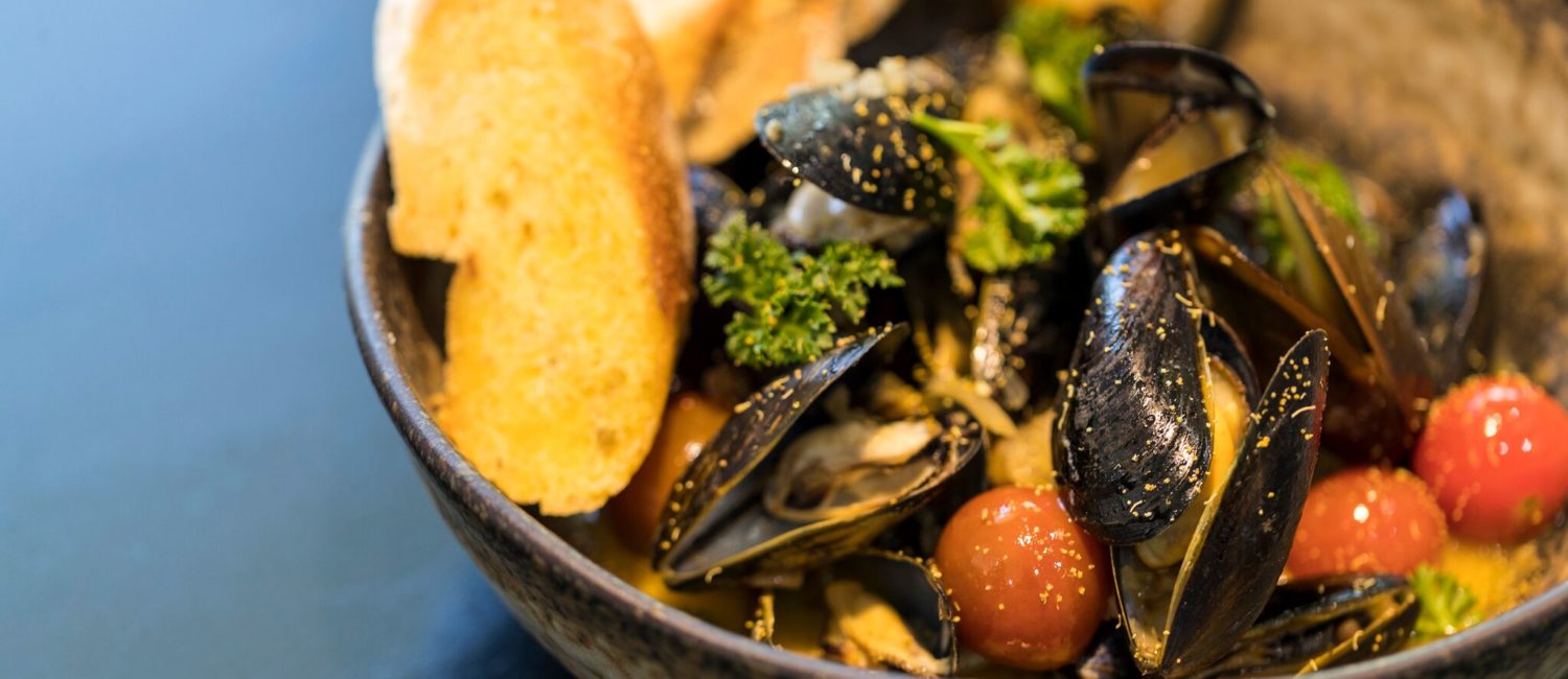 Poitin Mussels a la Plancha