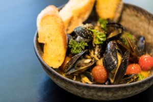 Poitin Mussels a la Plancha