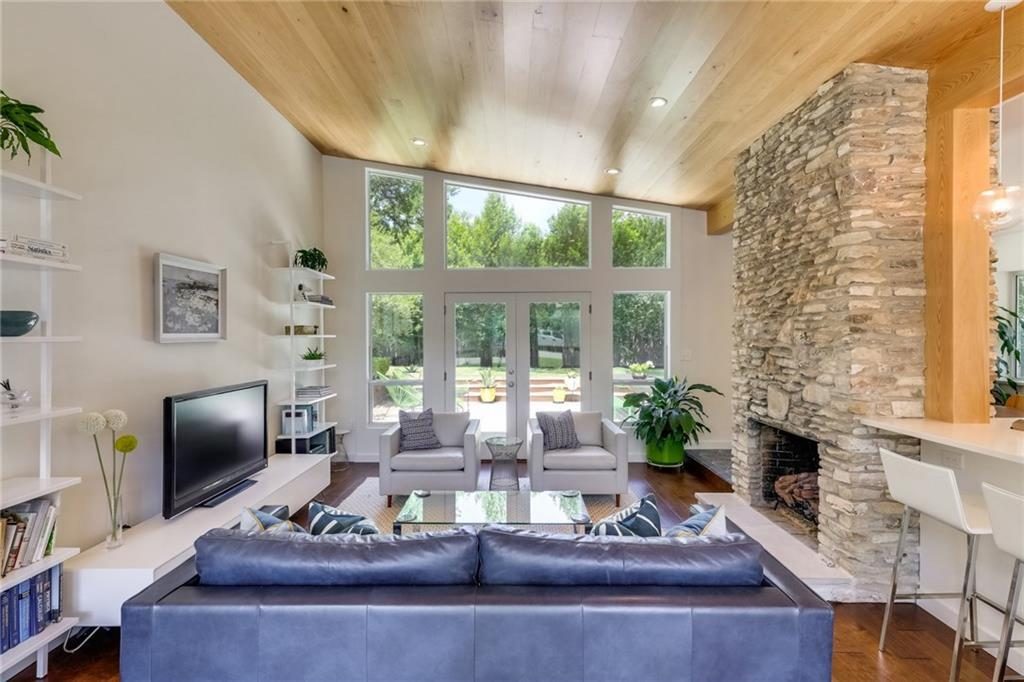 The living room at 416 Ridgewood stays true to A.D. Stenger's midcentury design.