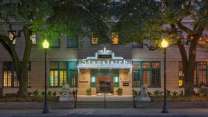 The Stoneleigh Hotel with it's Perle On Maple restaurant