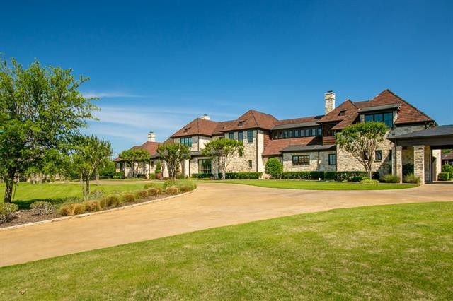 The estate is going for a cool $5.9 million. 