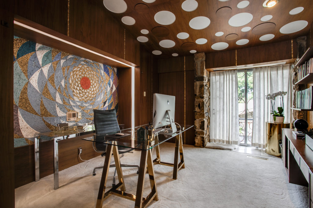 This striking library from the Round House in Dallas plays to a penchant for mid-century modern aesthetic.