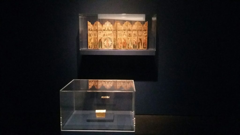 A miniature masterpiece, this golden reliquary, circa 500 CE, shines in a new gallery devoted to Byzantine art.